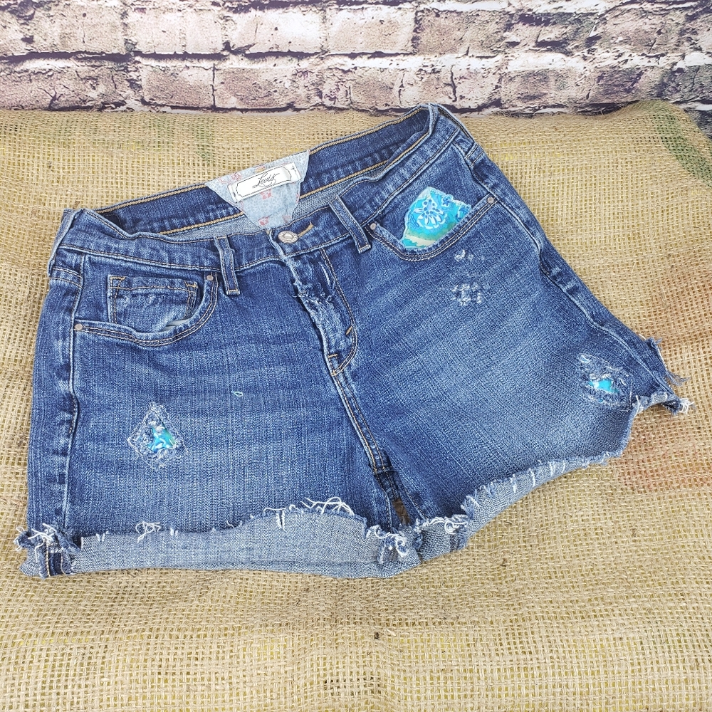 Levi's DIY Distressed Denim Cutoffs